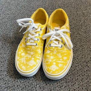 EUC tried on. Adorable yellow fun sneakers by Vans